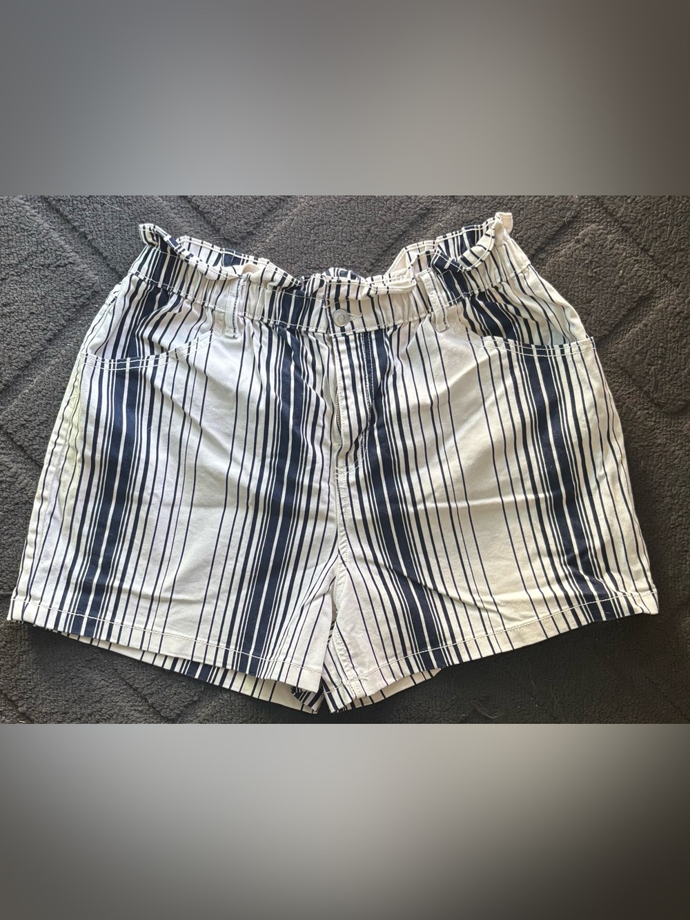 Time and Tru White Shorts Navy Vertical Candy Stripes Elastic Waistband Summer
